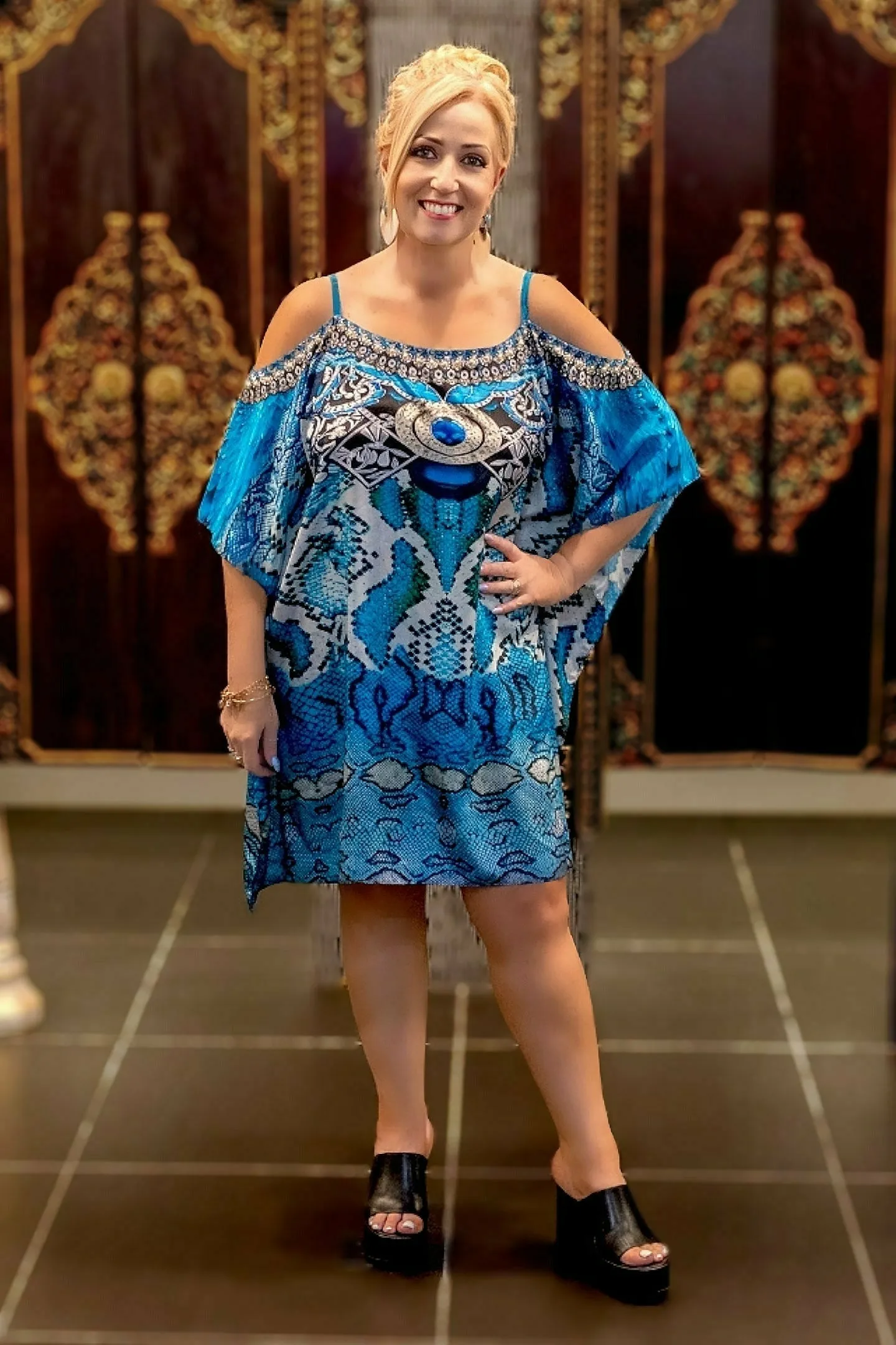 SHORT KAFTAN / TOP IN COLD SHOULDER
